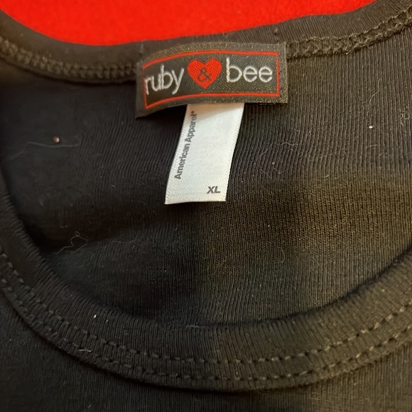 Ruby & bee dog mom T-shirt Nwot - Picture 3 of 9